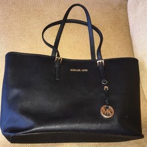 🛑Michael Kors Saffiano Tote.🛑.FLASH SALE❤️